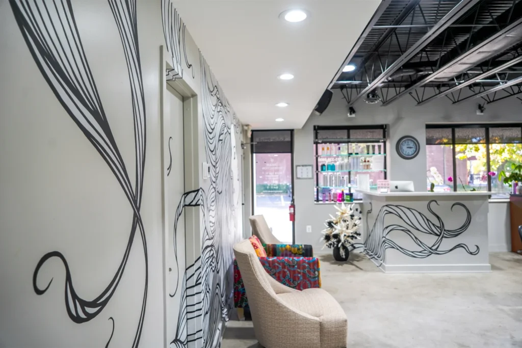 salon_prive_side_view