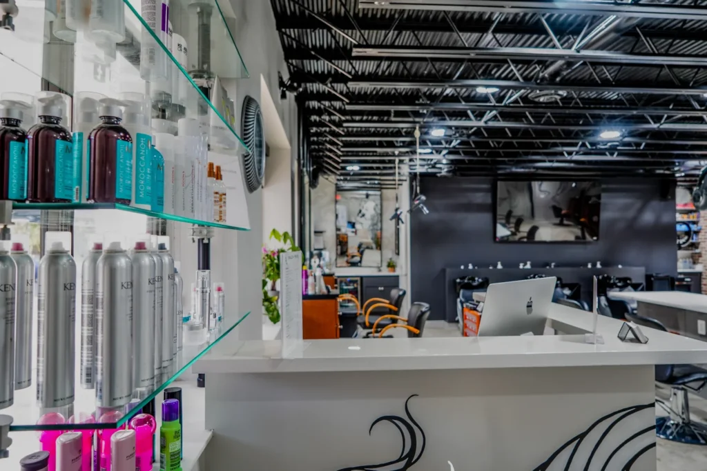 salon_prive_side_front